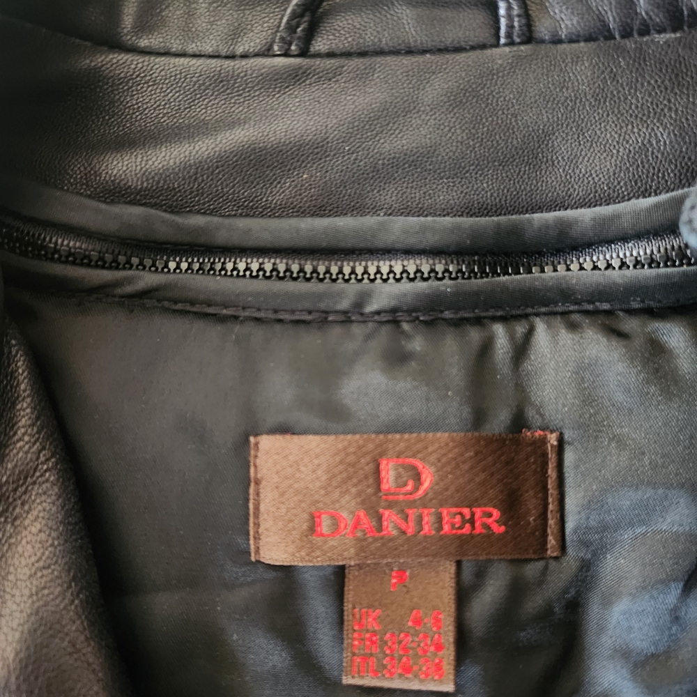 Danier Leather Jacket Women's Black Small - Picture 6 of 8